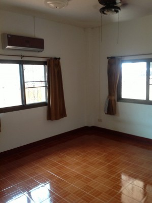 2nd bedroom.JPG