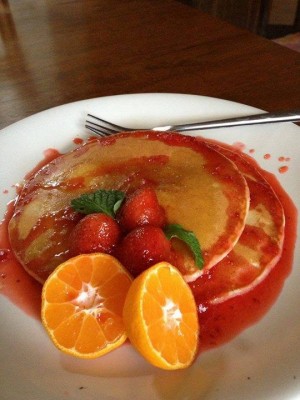 strawberry-pancakes-udon-thani-79THB.jpg