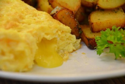 cheese-omlette-home-fries.jpg