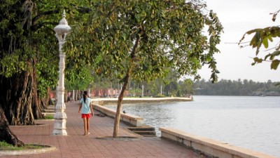 Kampot promenade.jpg