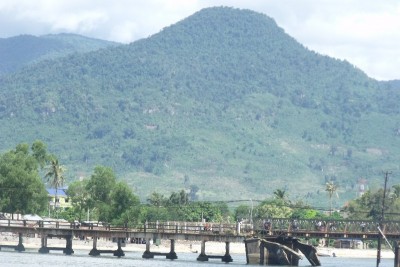 Kampot bridge.jpg