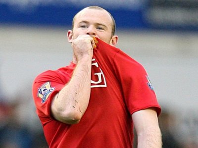 wayne-rooney-badge-kiss-v-everton_13846291-700x525.jpg