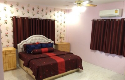 8MasterBedroom.jpg