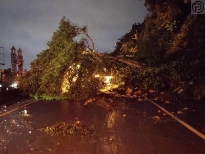 Phuket landslide 2.jpg