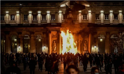 Screenshot 2023-03-26 at 10-18-21 Bordeaux city hall set on fire amid nationwide protests against French pension changes.png