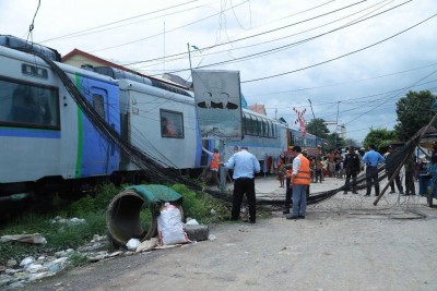 train meets cables 2.jpg